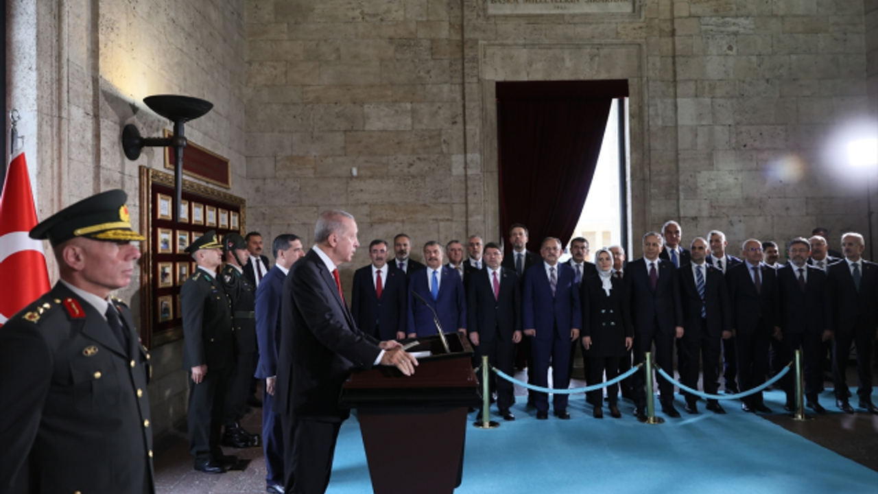 Cumhurbaşkanı Erdoğan Ve Yeni Kabine Üyeleri Anıtkabir'de