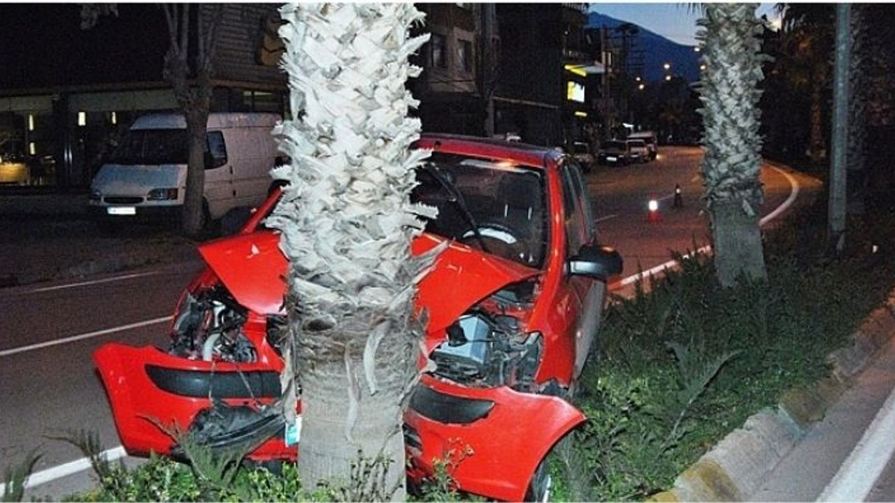 Kaza Yapan Otomobil Sürücüsü Hayatını Kaybetti