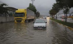 Uşak’ta Sağanak Yağış Etkili Oldu