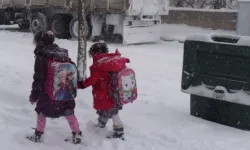 Uşak'ta Yoğun Kar Yağışı Nedeniyle Eğitime 1 Gün Ara Verildi