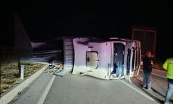 Banaz’da Tır Devrildi, Trafik Kilitlendi