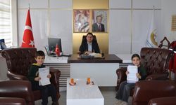 Meslekleri tanımak isteyen öğrenciler Karahallı Kaymakamını ziyaret etti