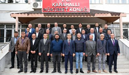 Uşak Valisi Dr. Naci Aktaş, Karahallı’da Muhtarlarla Bir Araya Geldi