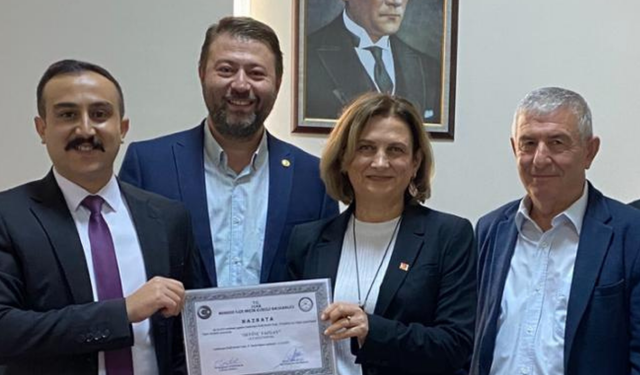 CHP Uşak İl Başkanı Sevinç Soyer Yazgan Mazbatasını Aldı