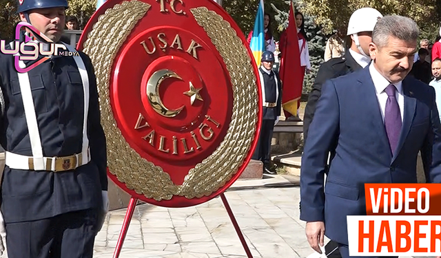 Uşak’ta Cumhuriyet Bayramı 100. Yıl Çelenk Sunumu Gerçekleşti