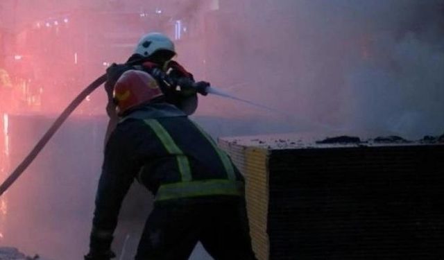 Uşak OSB'de Çıkan Yangın 2 Fabrikaya Sıçradı