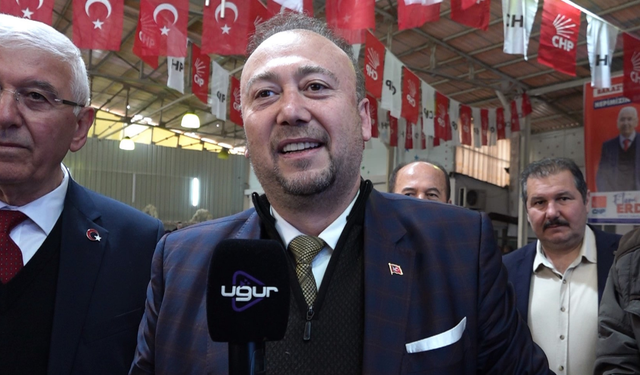 Uşak'ta Yeni Belediye Başkanı Özkan Yalım Mazbatasını Alıyor