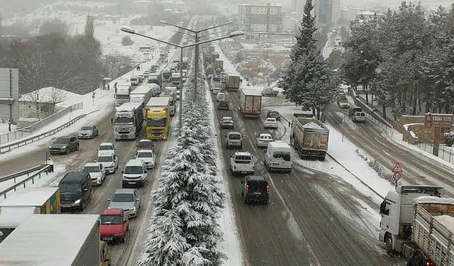 Meteoroloji, Uşak ve çevresi için şiddetli soğuk ve kar yağışı uyarısı yaptı: Don, fırtına ve buzlanmaya dikkat!