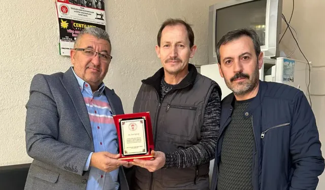 Uşak Kahveciler Esnaf Odası’ndan 30 Yılını Dolduran Üyelere Anlamlı Plaket Töreni