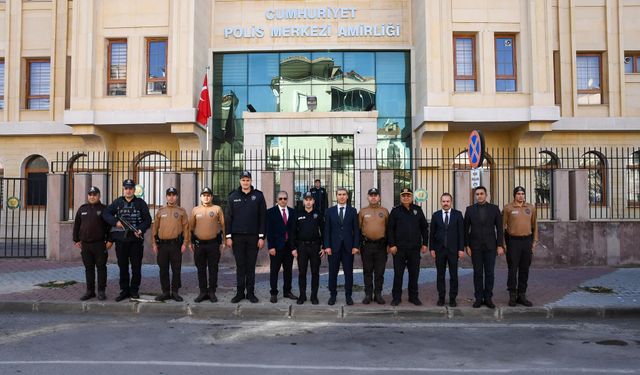 Uşak Valisi Dr. Naci Aktaş Polis Merkezlerini Ziyaret Etti