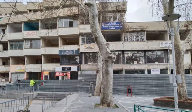 Uşak Merkezde Yollar Trafiğe Kapandı