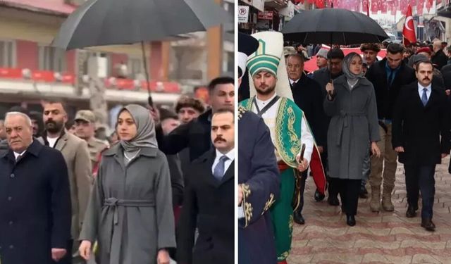 Ayakkabısı hazırlanan kaymakamdan sonra kaymakam hanıma da şemsiye tutuldu