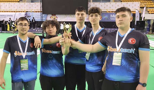 Uşaklı Öğrencilerin Robot Olimpiyatlarında Büyük Başarı