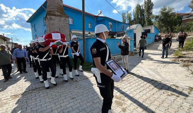 Emekli Başkomiser Mahmut Özbek Son Yolculuğuna Uğurlandı