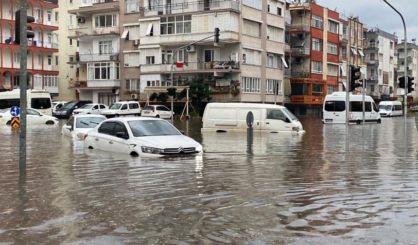 Antalya’da Kuvvetli Yağış ve Sel