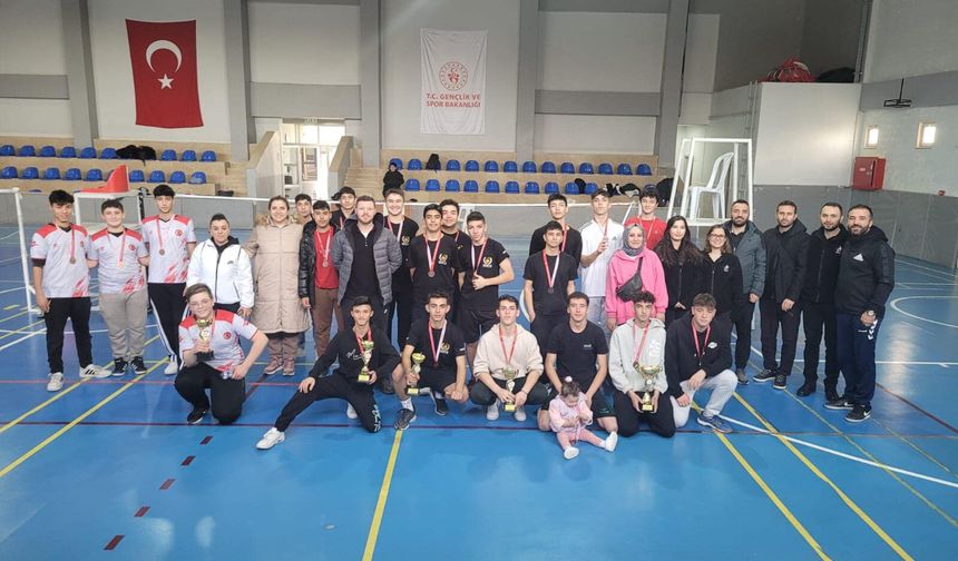 Uşak Spor Lisesi Badminton İl Birinciliğinde Şampiyon!