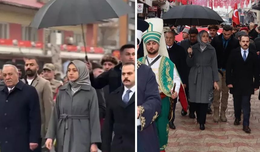 Ayakkabısı hazırlanan kaymakamdan sonra kaymakam hanıma da şemsiye tutuldu