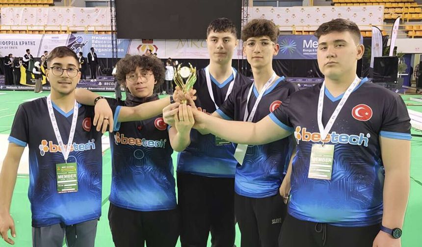 Uşaklı Öğrencilerin Robot Olimpiyatlarında Büyük Başarı
