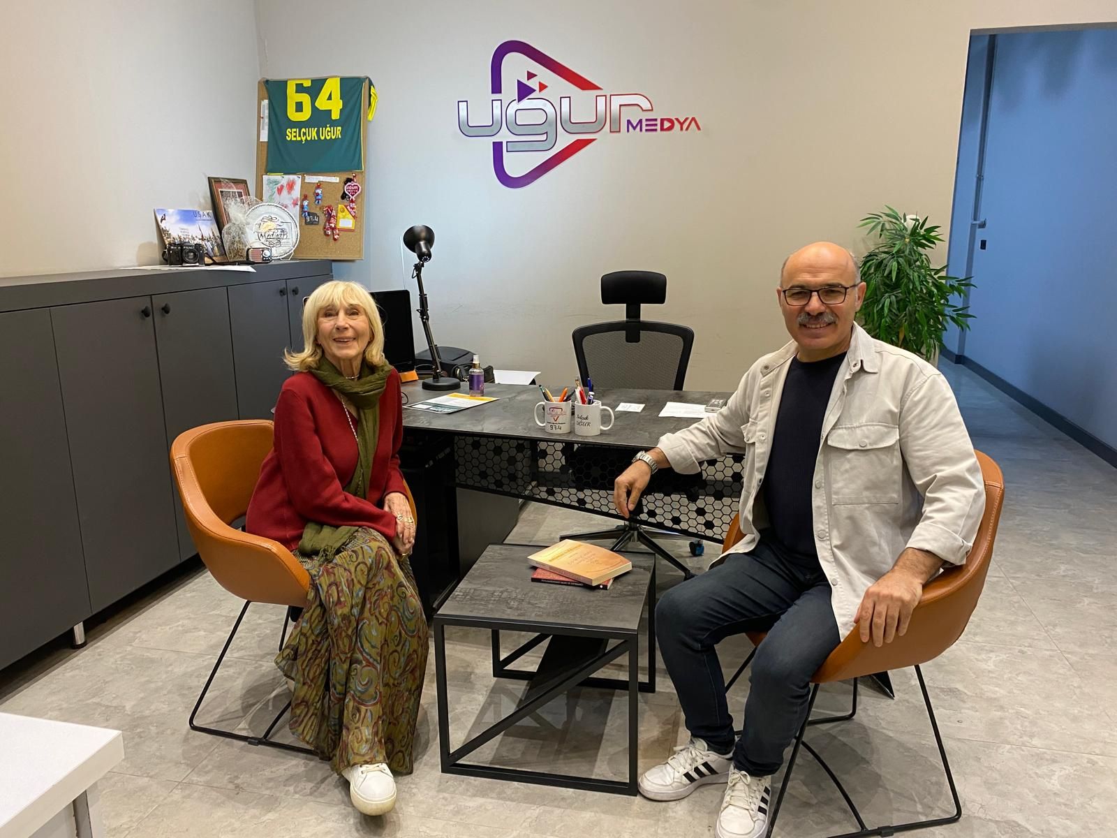 Usta Yazar Ayşe Kulin Uğur FM'de Şehirde Hayat programına konuk oldu